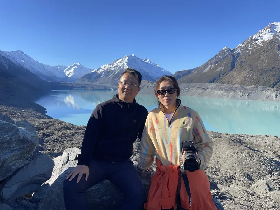 Hommer Zhao hiking to the Cook Glacier at Aoraki / Mount Cook, New Zealand