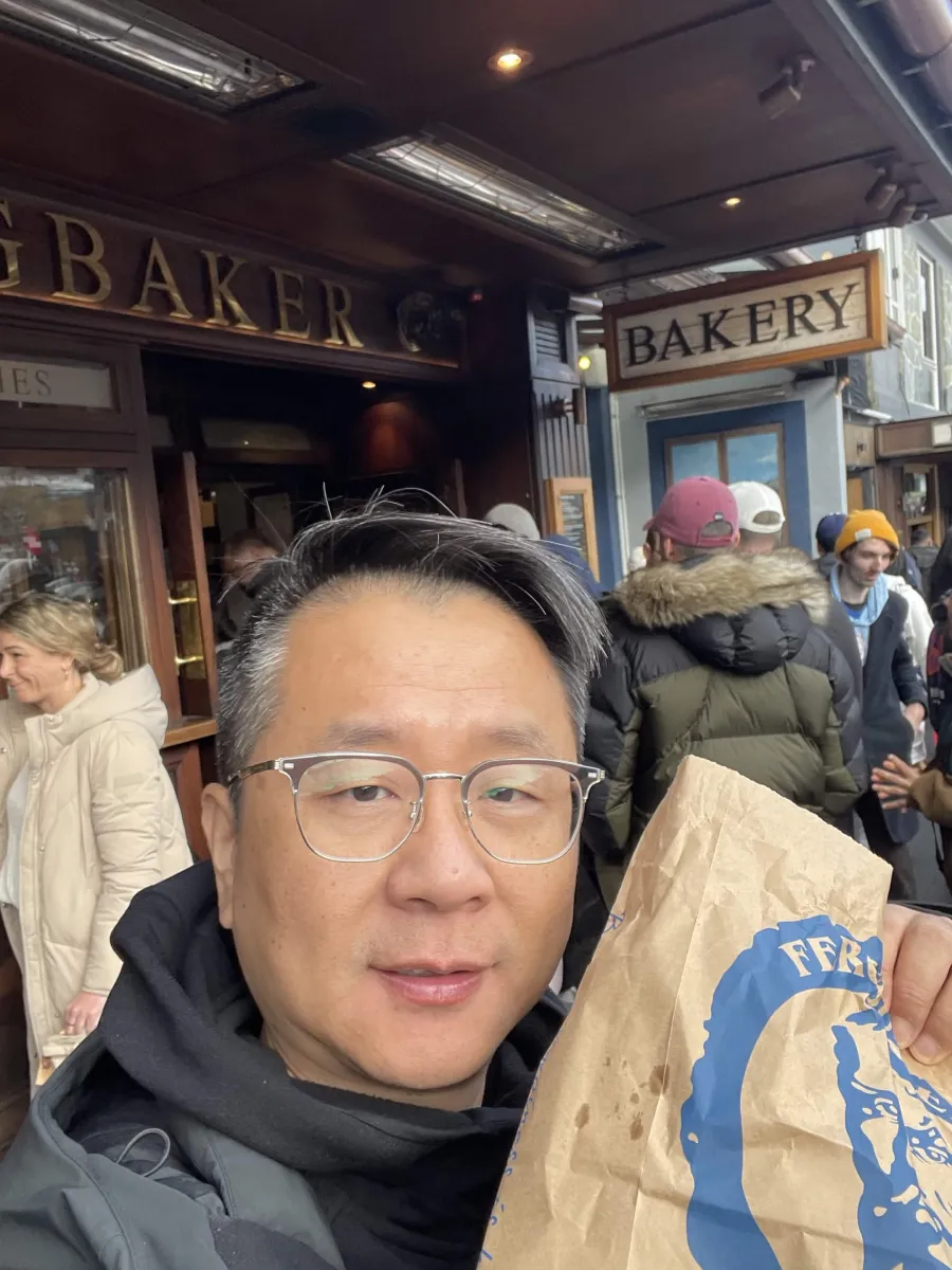 Hommer Zhao in Queenstown, New Zealand, holding a Fergburger bag